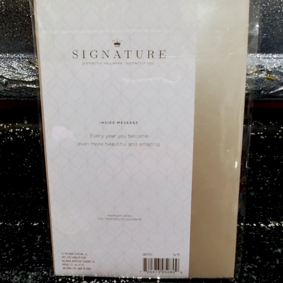 Hallmark Cards Signature Collection (3 cards) - Picture 6 of 9